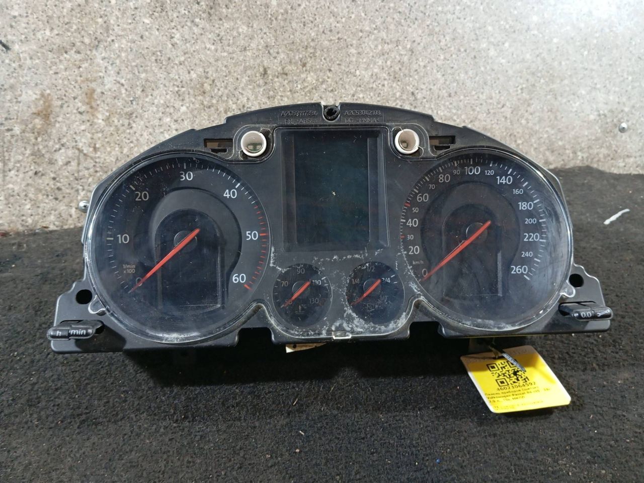 щиток приборов (приборная панель) Volkswagen Passat B6 (2005 - 2010), 2.0 л., TDi, МКПП, передний привод, 3C0920871E, A2C53242429 - фото №1