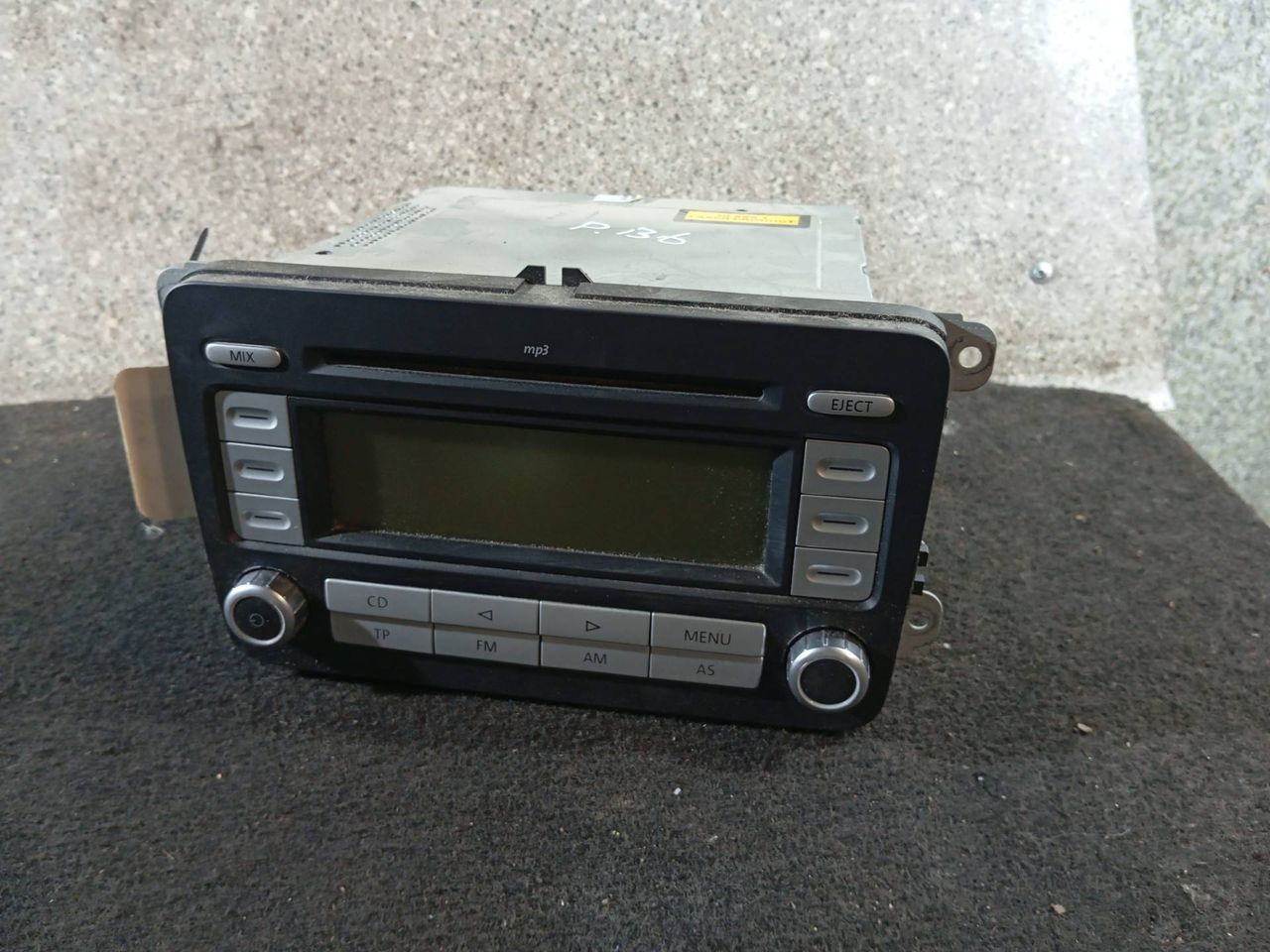 магнитола Volkswagen Passat B6 (2005 - 2010), 1K0035186AD, RCD300MP3 - фото №1