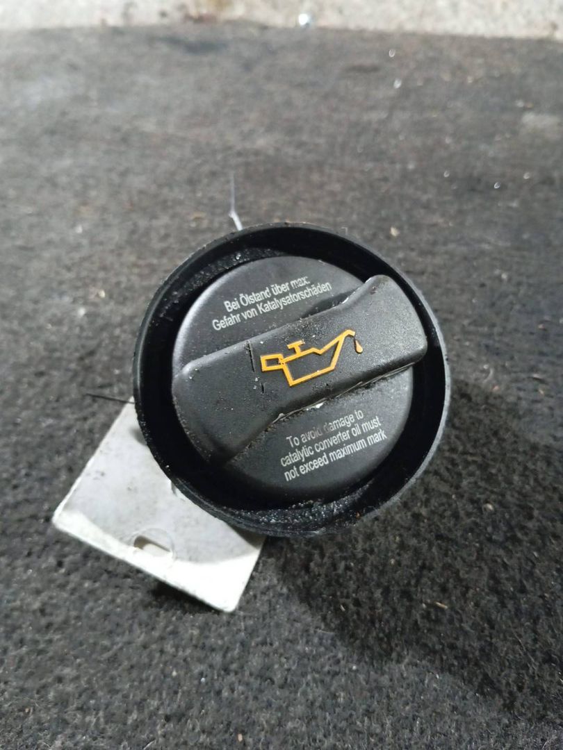 пробка маслозаливная Volkswagen Golf 4 поколение (1997 - 2006), 1.6 л., i, BCB, бензин, 5МКПП, 026103485K - фото №1