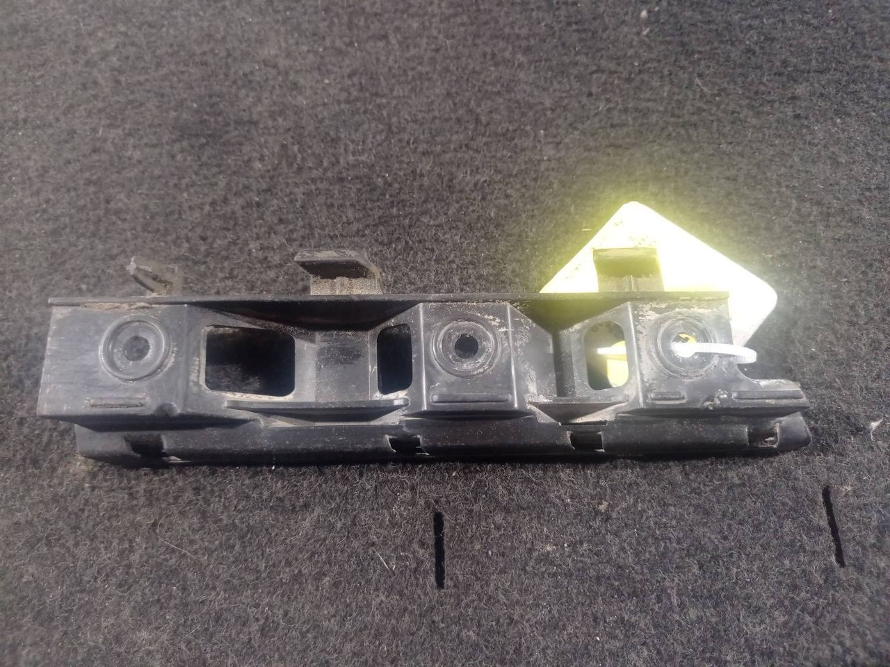 Крепление бампера переднего Volkswagen Passat B6 (2005 - 2010), 3C0807183 - фото №1