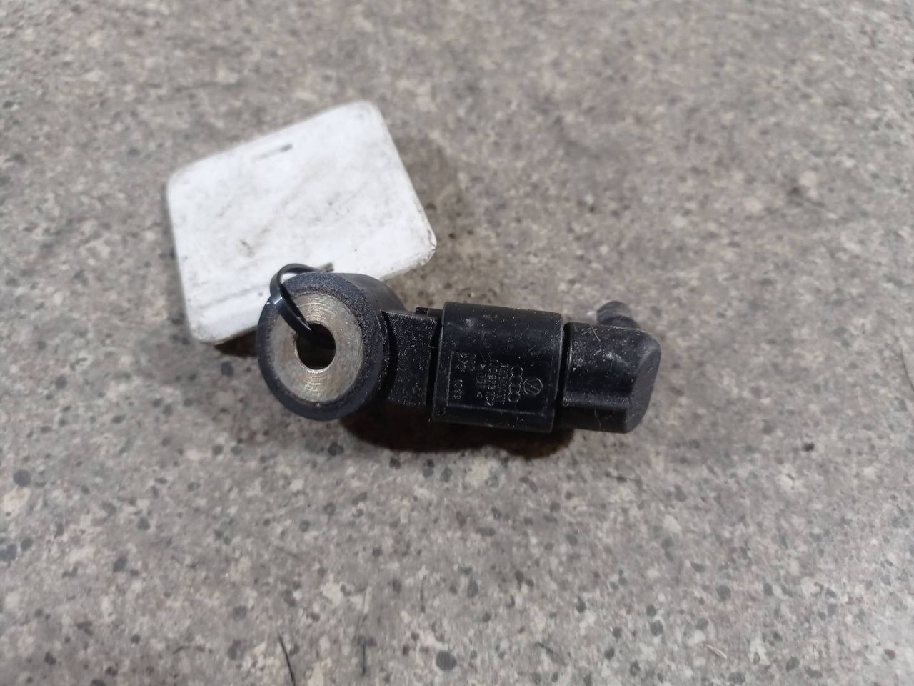 датчик детонации Volkswagen Golf 4 поколение (1997 - 2006), 1.6 л., i, BFQ, бензин, 5МКПП, 030905377C - фото №1