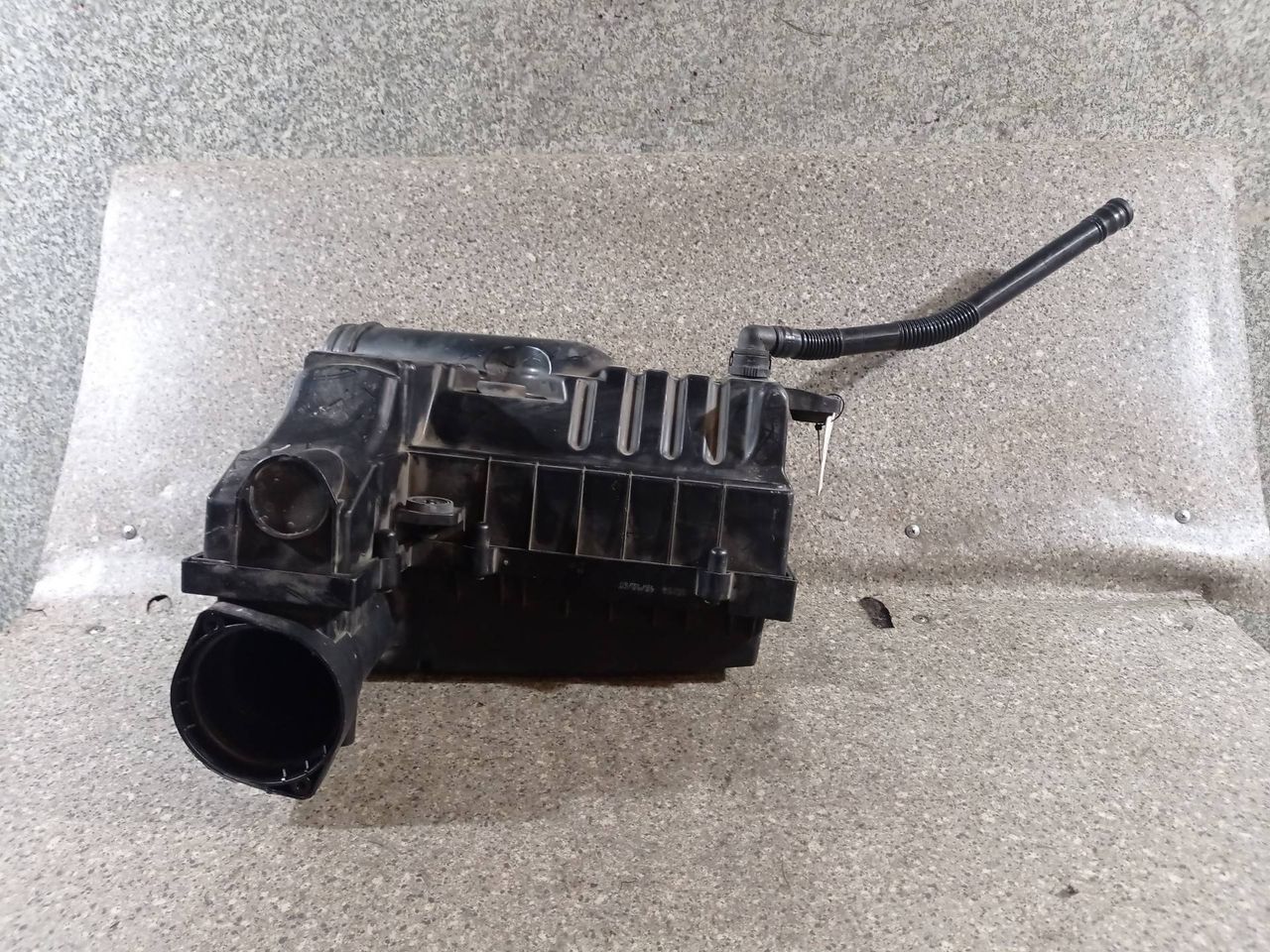 корпус воздушного фильтра Volkswagen Passat B6 (2005 - 2010), 2.0 л., TDi, 3C0129620A, 1K0183B - фото №1