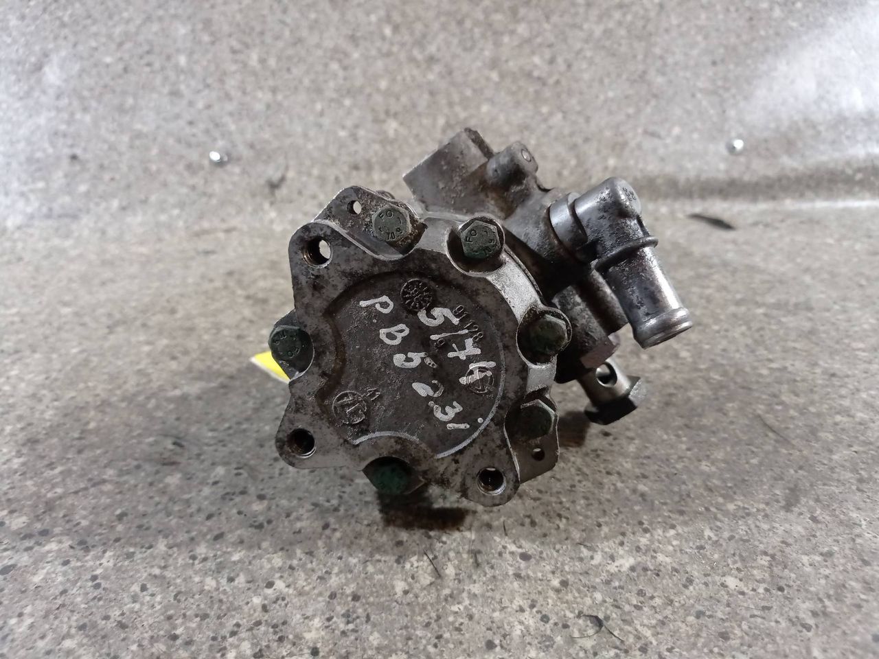 насос гидроусилителя руля Volkswagen Passat B5 (1996 - 2001), 2.3 л., i, AGZ, бензин, АКПП, 8D0145156K, 7691955230 - фото №1