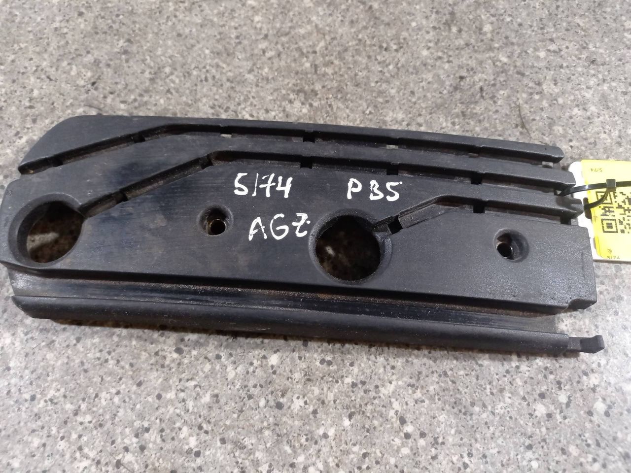 декоративная крышка двигателя Volkswagen Passat B5 (1996 - 2001), 2.3 л., i, AGZ, бензин, АКПП, 071905487F - фото №1