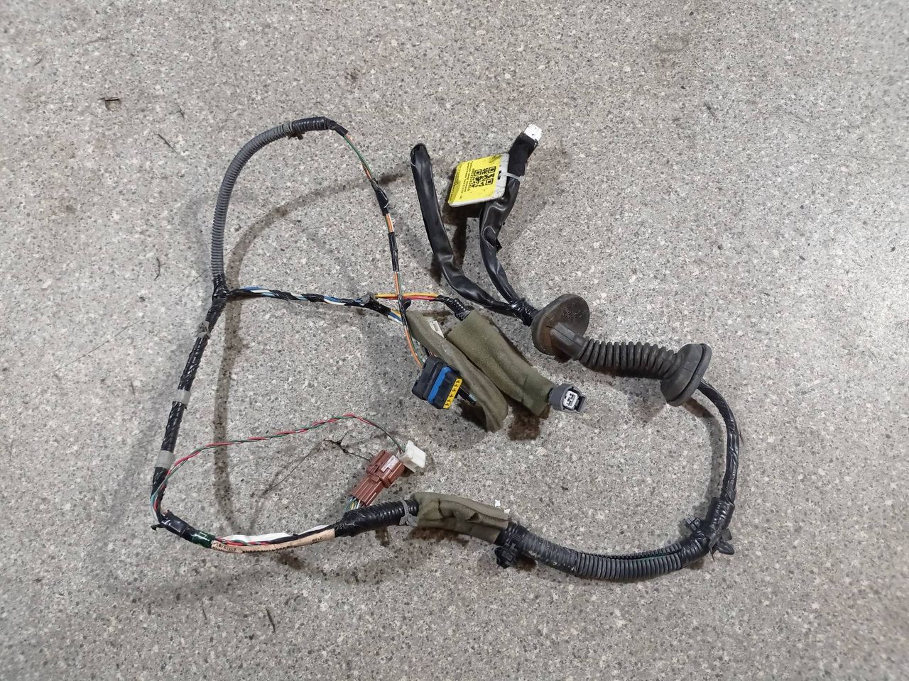 дверная проводка Nissan Tiida C11 (2004 - 2008) - фото №1