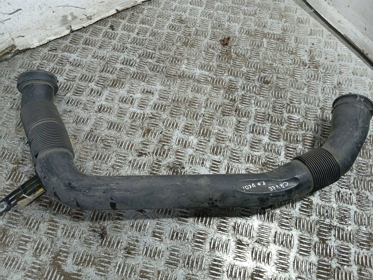 воздуховод Chevrolet Cruze 1 поколение (2009 - 2012), 2.0 л., дизель, 13307083, 631048618 - фото №1