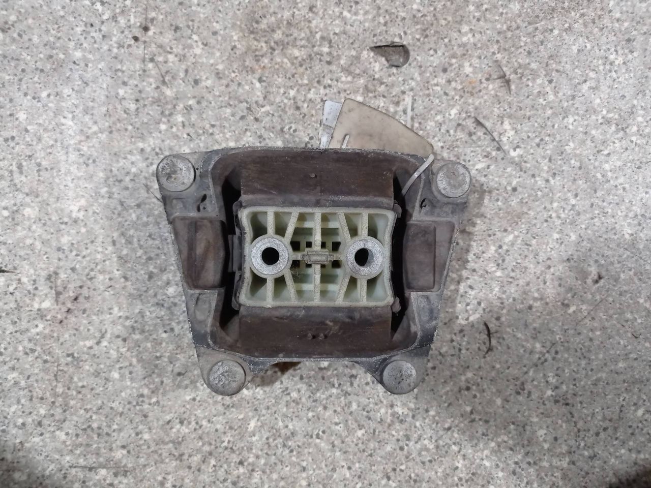 подушка крепления КПП Audi A6 4F/C6 (2004 - 2008), 3.2 л., i, АКПП, полный привод, AC-47100 - фото №1