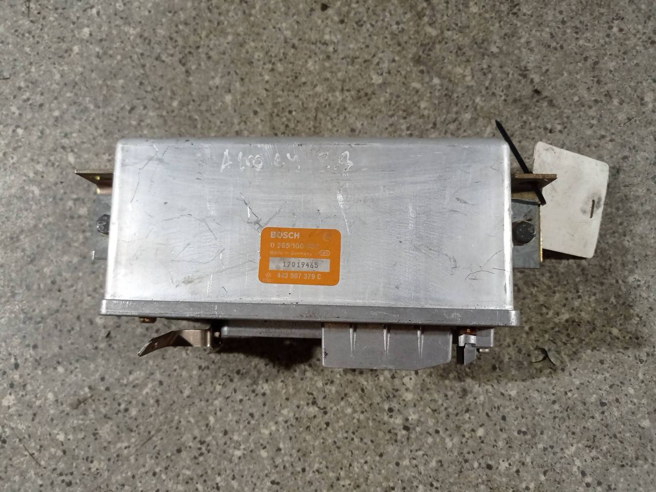 Блок управления ABS/ESP Audi 100 4A/C4 (1990 - 1994), 0265100037, 443907379C - фото №1