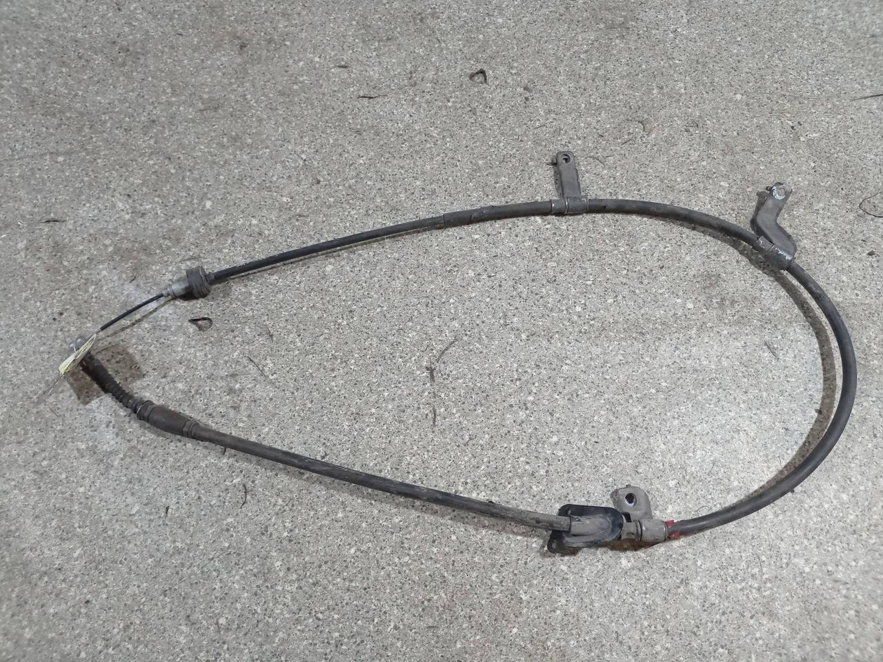 трос ручника Hyundai i30 GD (2012 - 2015), 1.4 л., CRDi, D4FC, дизель, 6МКПП - фото №1