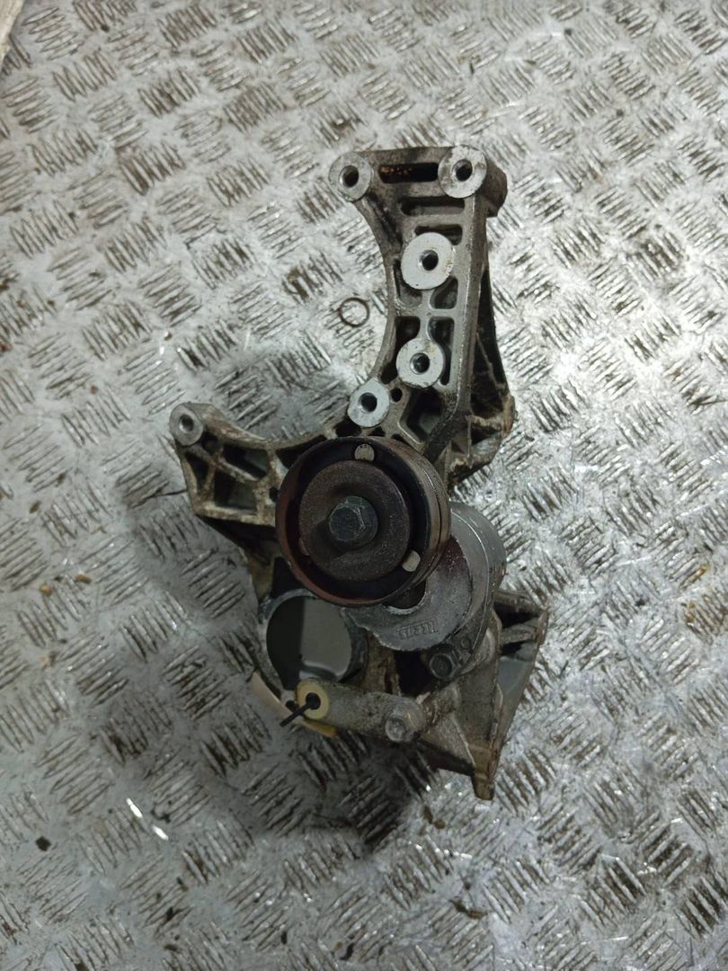 кронштейн компрессора кондиционера Chevrolet Lacetti 1 поколение (2004 - 2013), 1.8 л., i, T18SED, бензин, 5МКПП, 96286799 - фото №1