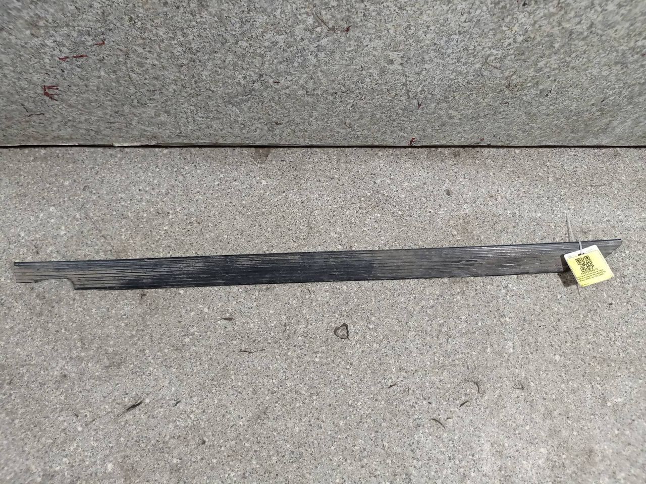 накладка на порог внутренняя Mercedes-Benz G-Класс W463 1992, 3.0 л., i, внедорожник 3 дв., полный привод - фото №1