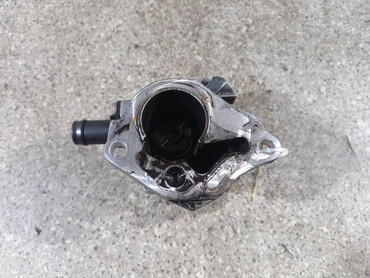 насос вакуумный Renault Megane 2 поколение (2002 - 2006), 1.5 л., DCi, K9K 732, дизель, МКПП, 8200521381 - фото №1