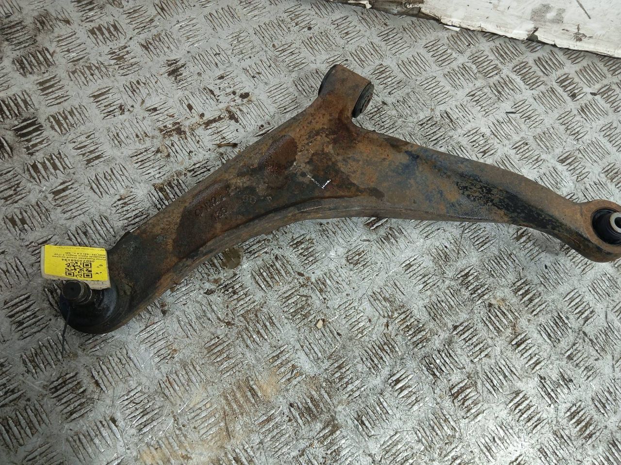рычаг передний левый Mitsubishi Space Wagon 3 поколение (Typ N50) (1998 - 2004), 2.4 л., GDi, передний привод - фото №1