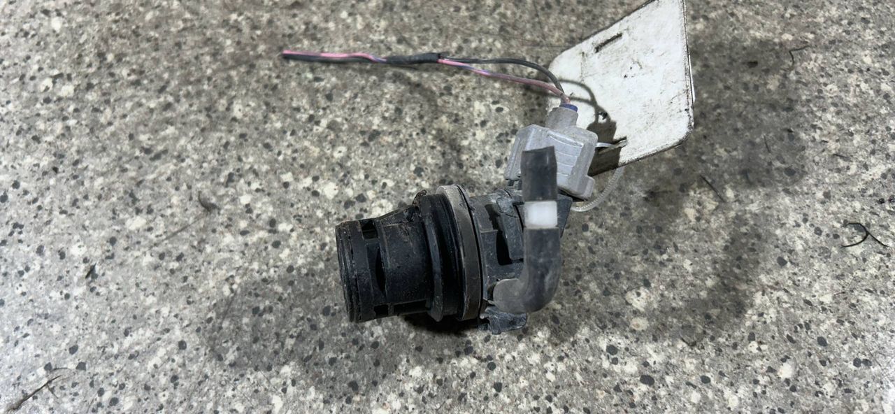 насос (моторчик) омывателя стекла Mazda 6 GH (2007 - 2012), 860310-9170 - фото №1