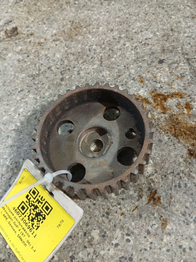шкив распредвала Volkswagen Golf 4 поколение (1997 - 2006), 1.4 л., i, APE, бензин, 5МКПП, 036109111G - фото №1