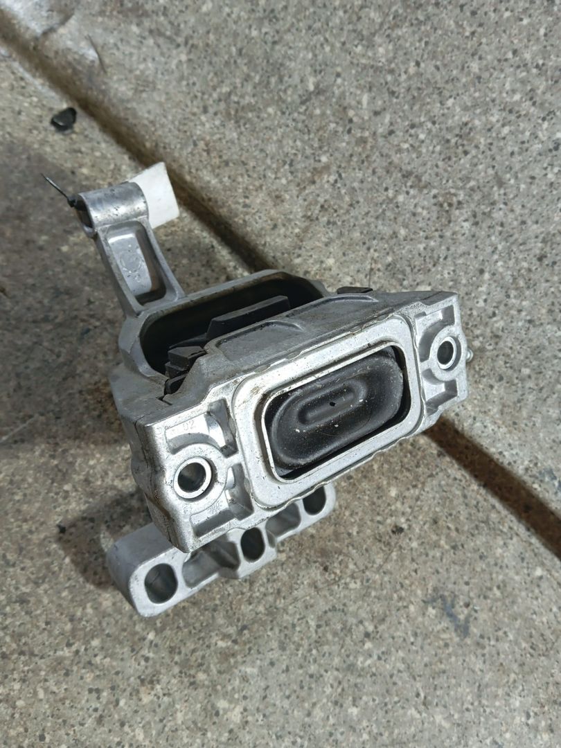 подушка крепления двигателя Volkswagen Tiguan 1 поколение (2007 - 2011), 2.0 л., TDi, CBAB, дизель, АКПП, 5N0199262E - фото №1
