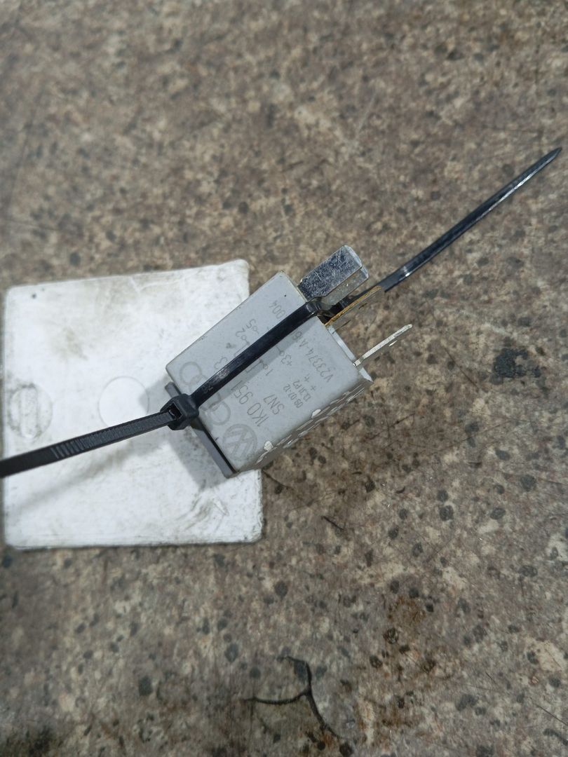 реле (прочие) Volkswagen Tiguan 1 поколение (2007 - 2011), 2.0 л., TDi, CBAB, дизель, АКПП, 1K0951253, V23374-A1601-X004 - фото №1