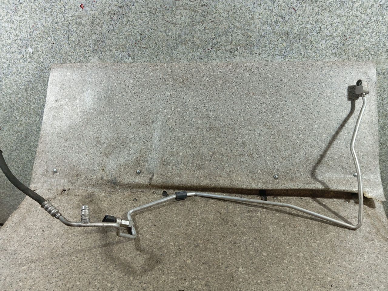 трубка кондиционера Volkswagen Tiguan 1 поколение (2007 - 2011), 2.0 л., TDi, дизель, робот, 5N0820741C - фото №1
