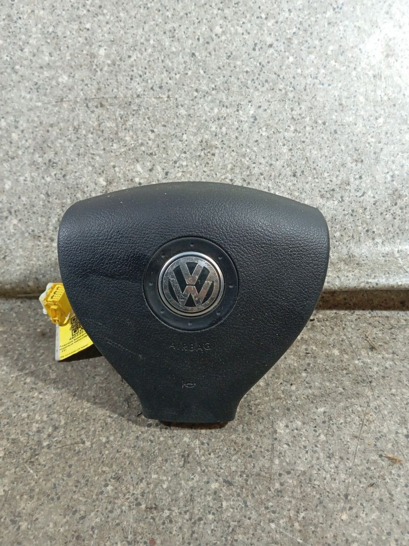 подушка безопасности водителя Volkswagen Tiguan 1 поколение (2007 - 2011), 1K0880201CB - фото №1