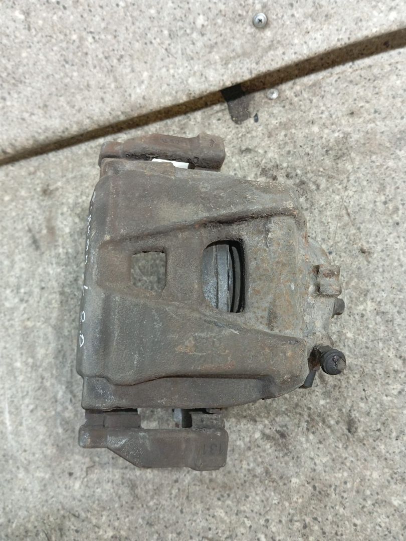 суппорт передний левый Volkswagen Tiguan 1 поколение (2007 - 2011), 2.0 л., TDi, CBAB, дизель, АКПП, полный привод - фото №1
