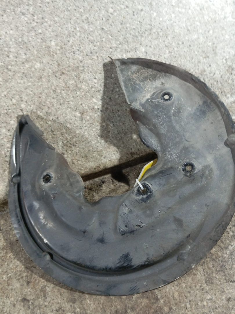 защитный кожух тормозного механизма Volkswagen Tiguan 1 поколение (2007 - 2011), 2.0 л., TDi, дизель, робот, полный привод, 5N0615611D - фото №1