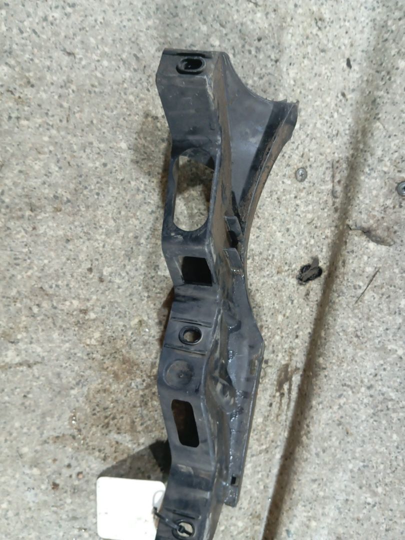 Крепление бампера переднего Volkswagen Passat B6 (2005 - 2010), 3C0807889 - фото №1