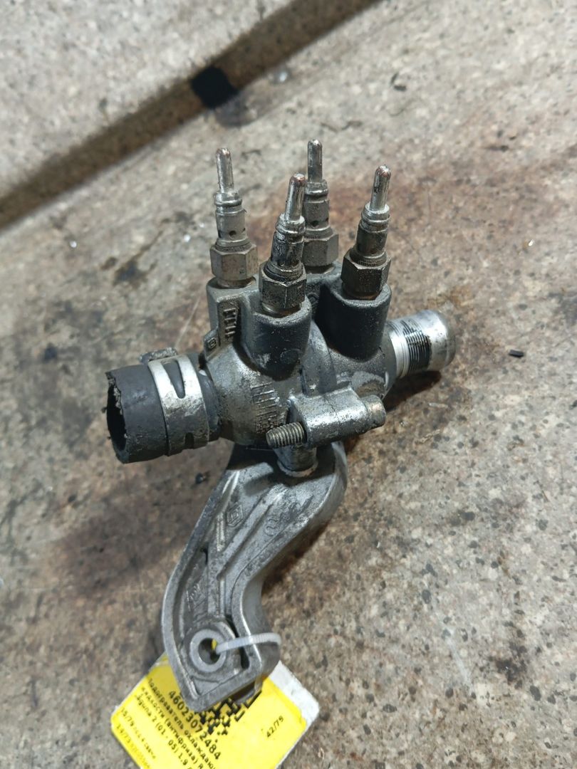 подогреватель охлаждающей жидкости Renault Laguna 2 поколение (2001 - 2005), 1.9 л., F9Q 674, дизель, МКПП - фото №1