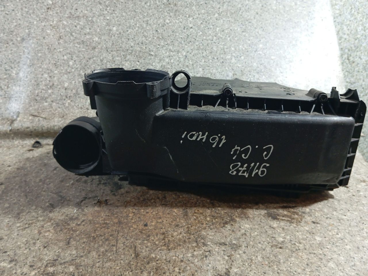 корпус воздушного фильтра Citroen C4 1 поколение (2004 - 2008), 1.6 л., 9HZ (10JB86), дизель, робот, 9663365980 - фото №1