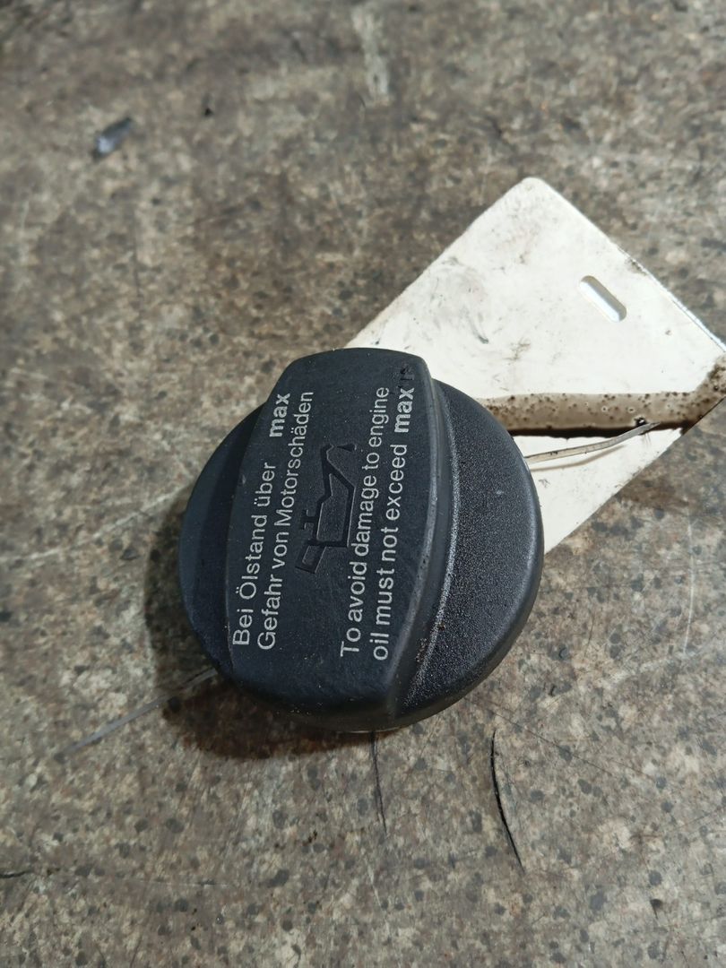 пробка маслозаливная Mercedes-Benz E-Класс W210/S210 (1995 - 1999), 2.2 л., OM 611.961, дизель, МКПП, 1110180302 - фото №1