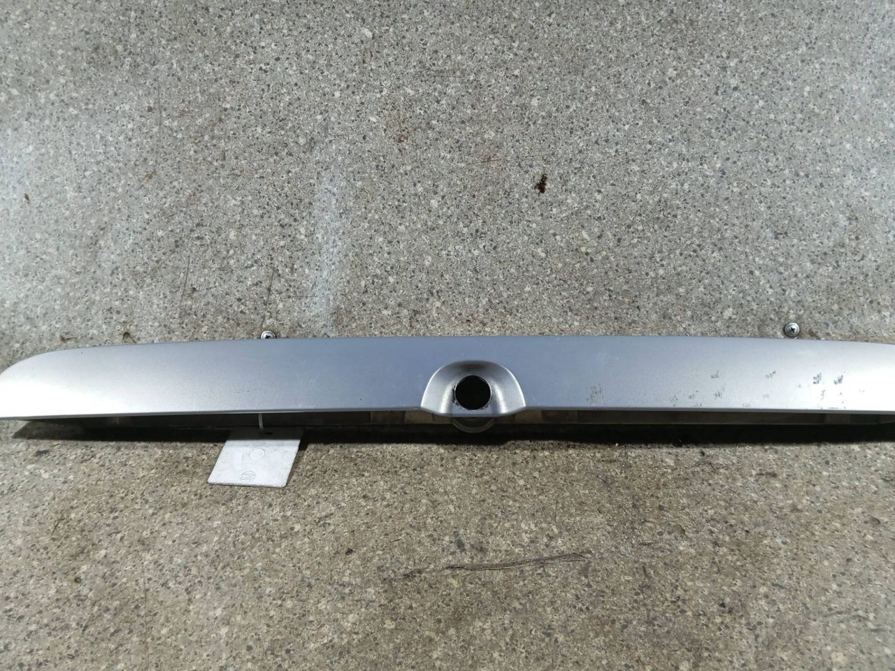 накладка подсветки номера Opel Zafira 1 поколение (A) (1999 - 2003) - фото №1
