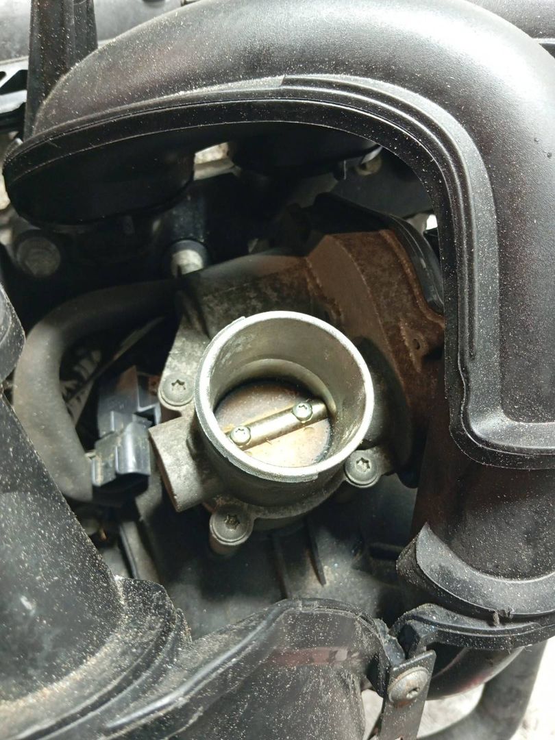 заслонка дроссельная Ford Focus 2 поколение (2004 - 2008), 1.6 л., i, бензин, МКПП - фото №1