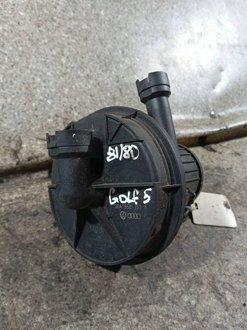 насос продувки катализатора Volkswagen Golf 5 поколение (2003 - 2009), 1.6 л., i, BGU, бензин, МКПП, 06A959253B - фото №1