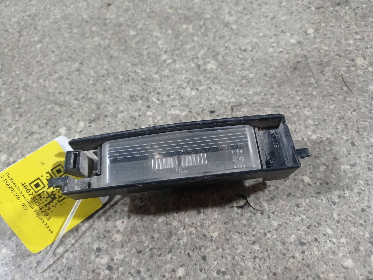 подсветка номера Toyota RAV4 2 поколение (XA20) (2000 - 2003) - фото №1