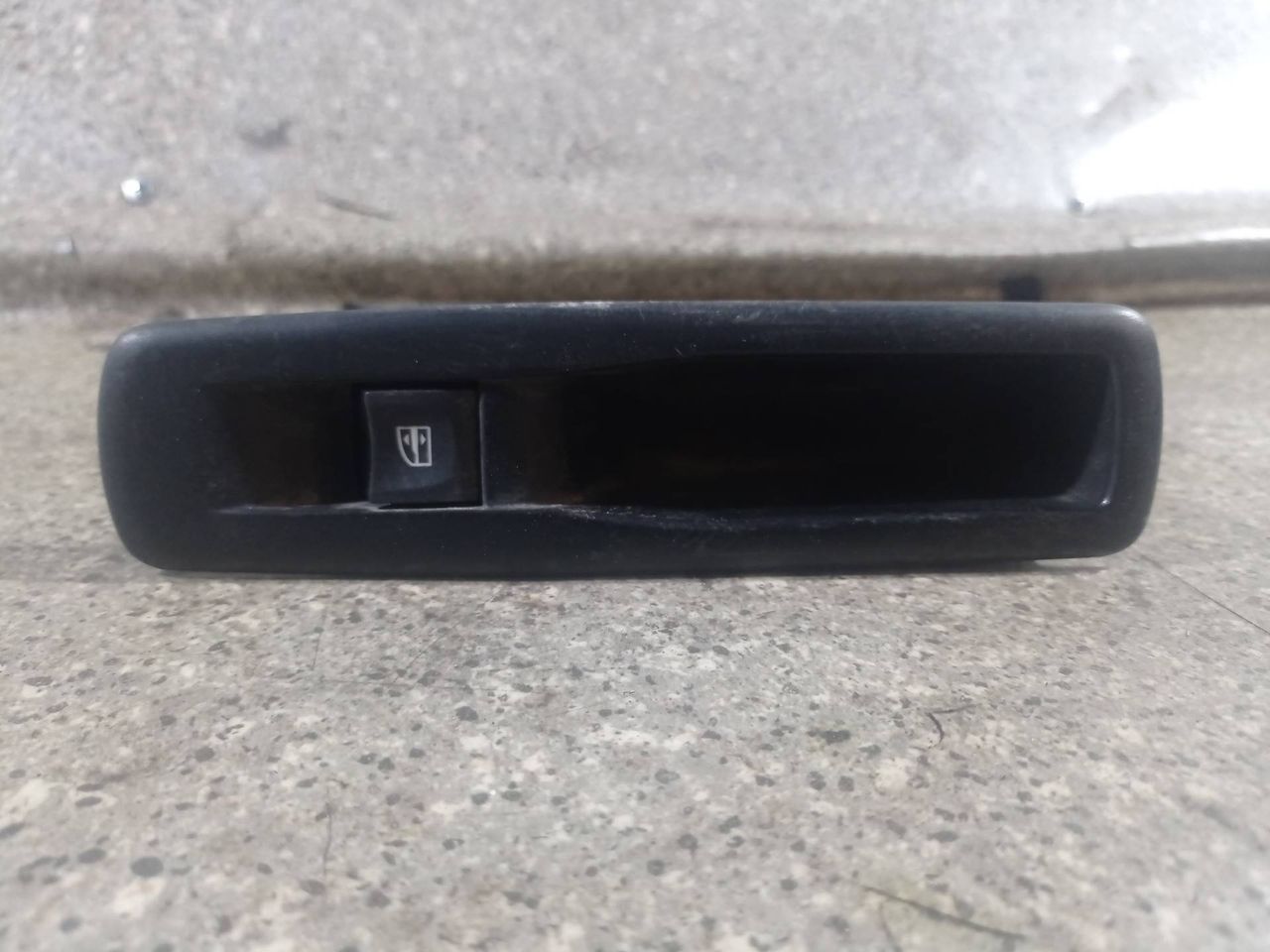 кнопка стеклоподъемника двери задней правой Renault Scenic 3 поколение 2011 - фото №1