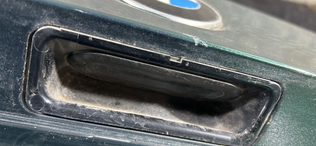 кнопка открытия багажника BMW 5 серия E39 (1995 - 2000), седан - фото №1