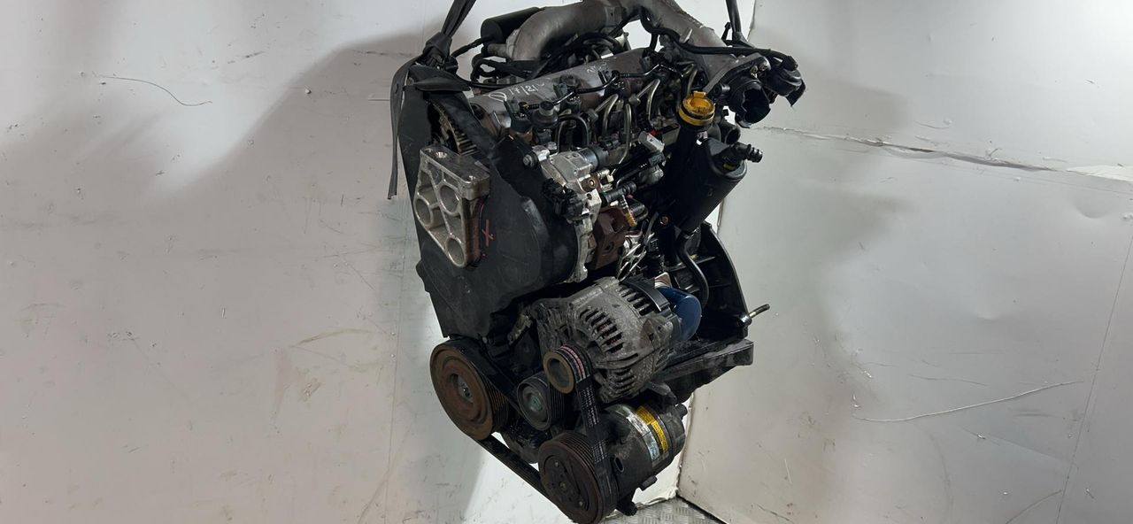 двигатель Renault Megane 2 поколение (2002 - 2006), 1.9 л., DCi, F9Q 800, дизель, МКПП - фото №1