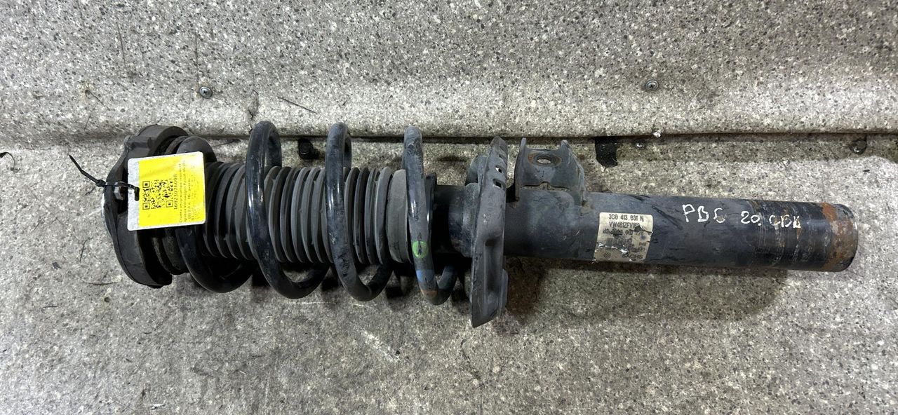 стойка передняя правая Volkswagen Passat B6 (2005 - 2010), 2.0 л., TDi, дизель, 3C0413031N - фото №1