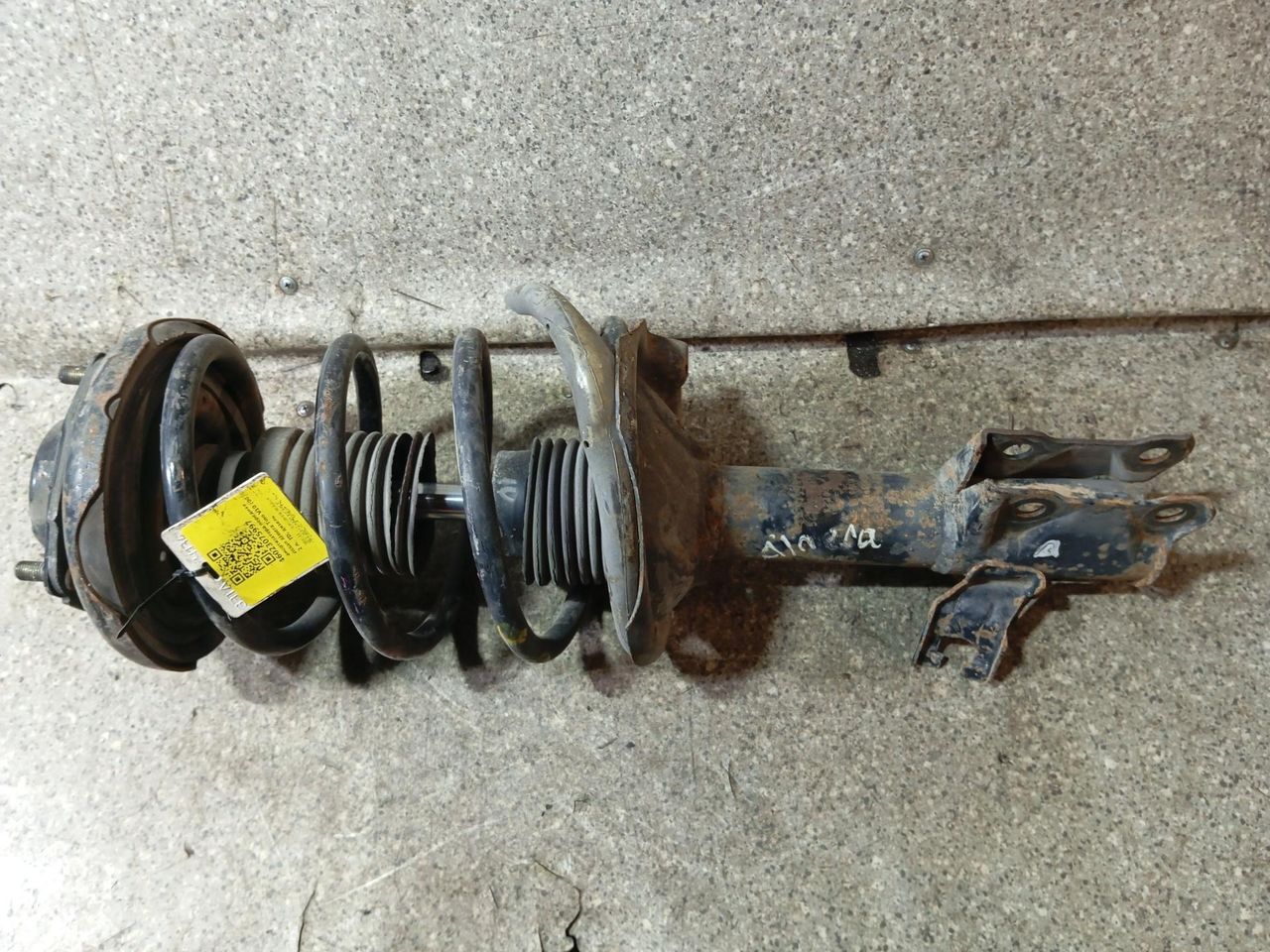 стойка передняя левая Nissan Almera Tino V10 (2000 - 2003), 2.2 л., TD, дизель, 54303BU111 - фото №1
