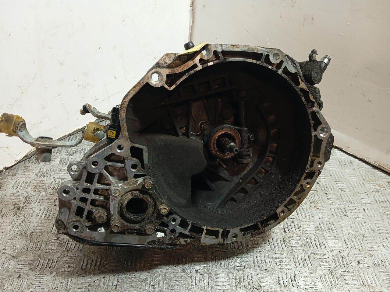 КПП механическая (МКПП) Chevrolet Aveo T200 (2003 - 2008), 1.4 л., i, F14D3, бензин, МКПП, SW3944 - фото №1