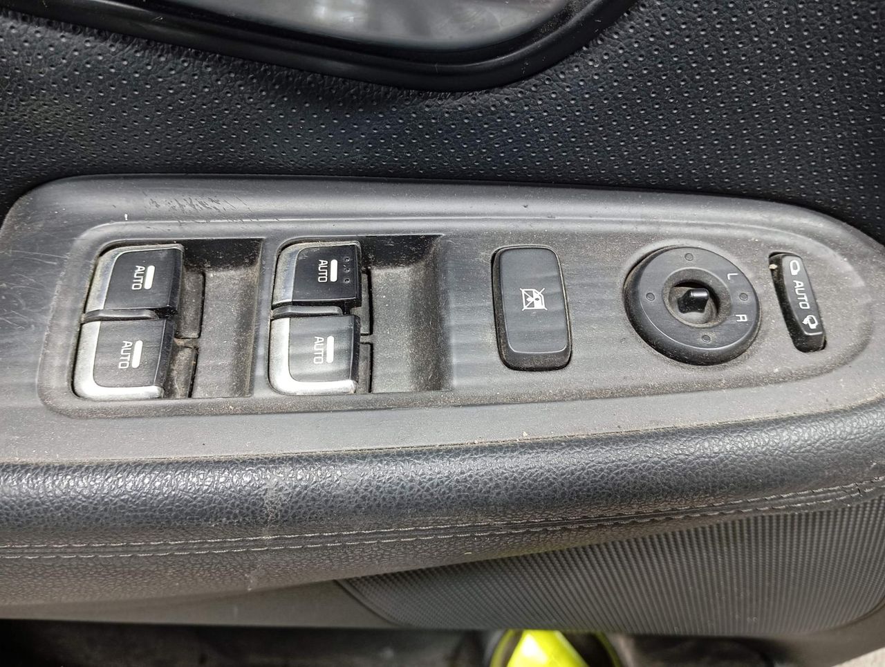 блок управления стеклоподъемниками Kia Carens 3 поколение (2013 - 2019), минивэн - фото №1