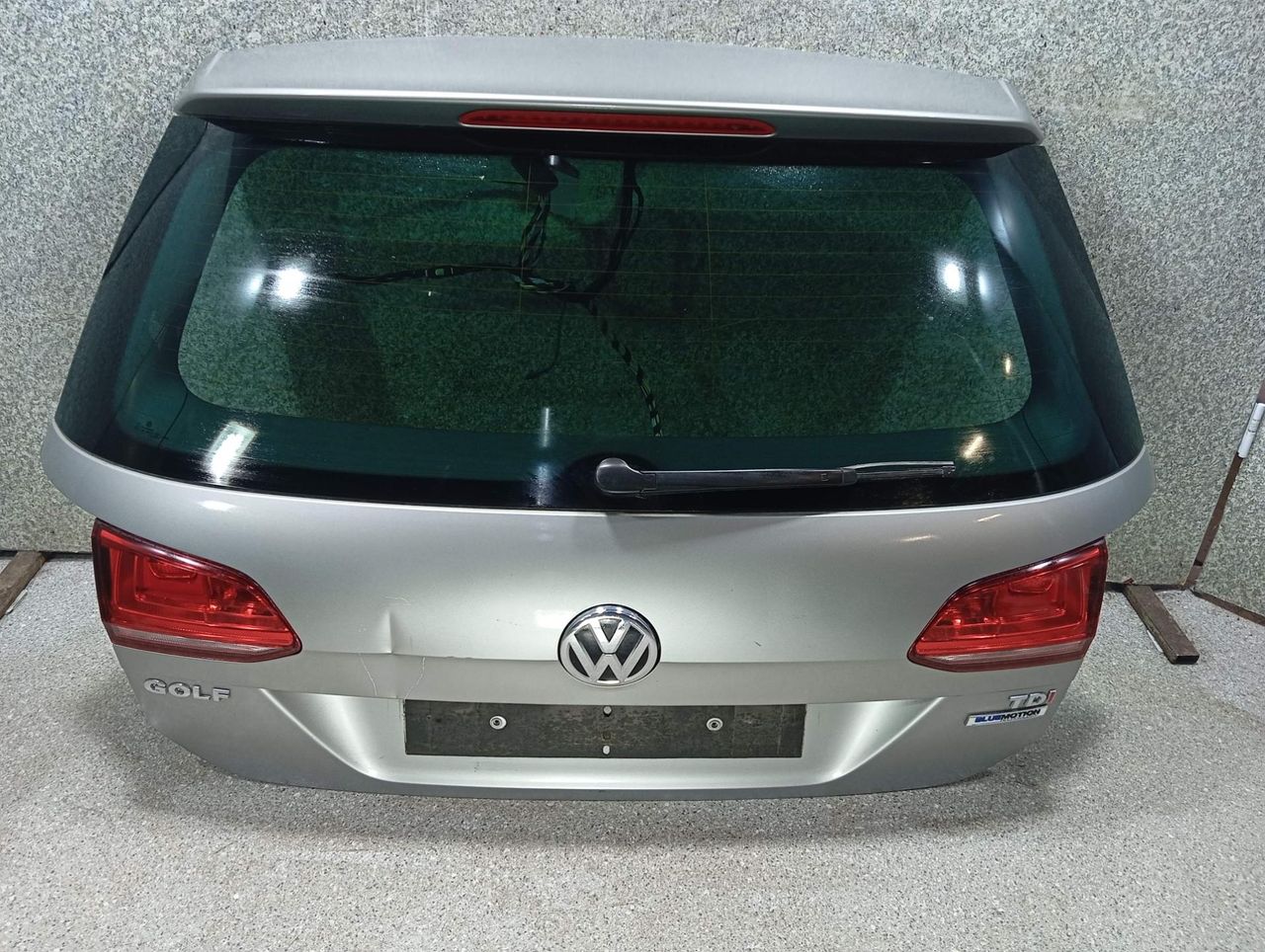 моторчик заднего стеклоочистителя (дворника) Volkswagen Golf 7 поколение (2012 - 2017), универсал - фото №1