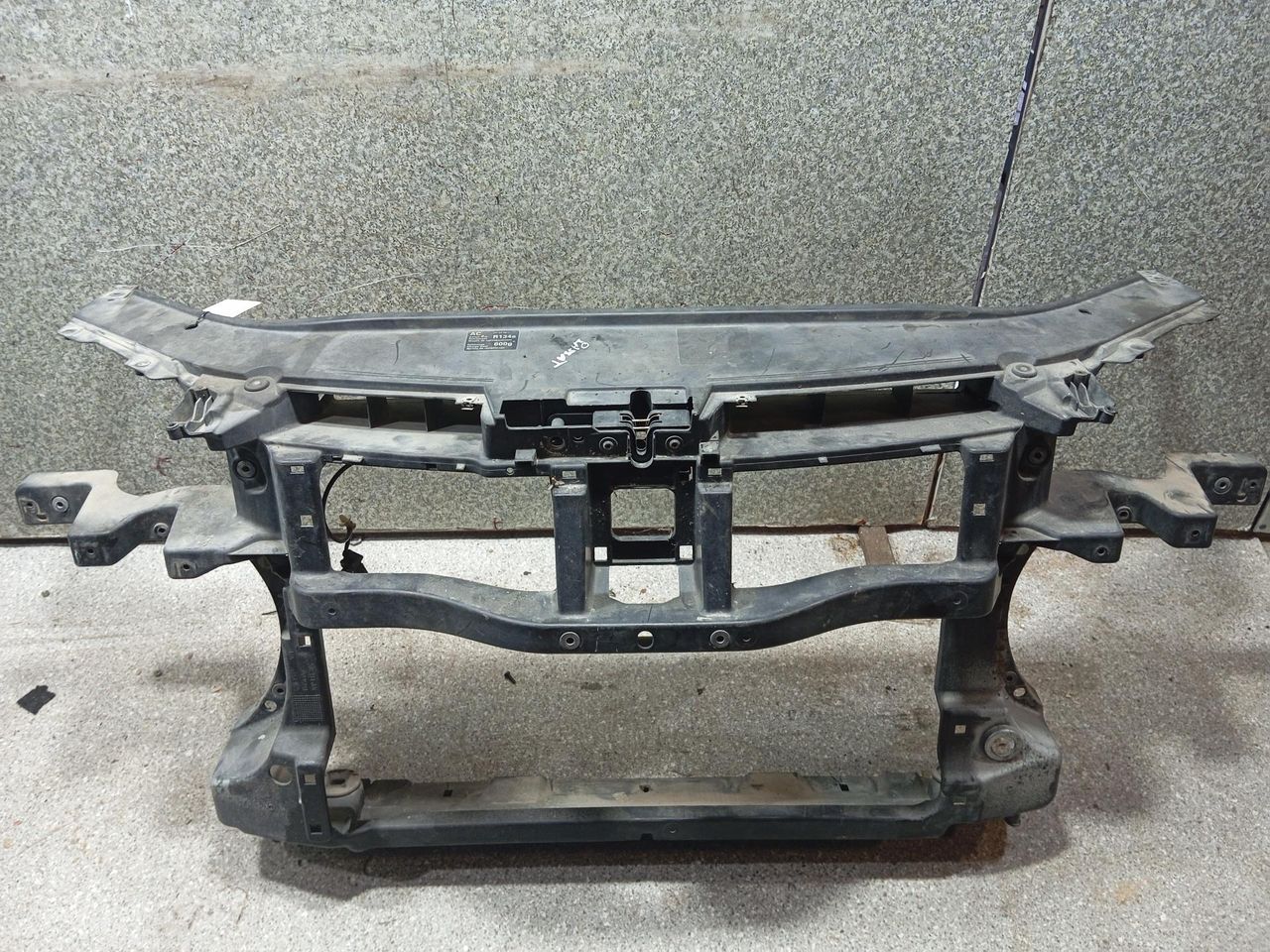 передняя панель крепления облицовки (телевизор) Volkswagen Passat B6 (2005 - 2010), 3C0805594D, 3C0805588D - фото №1