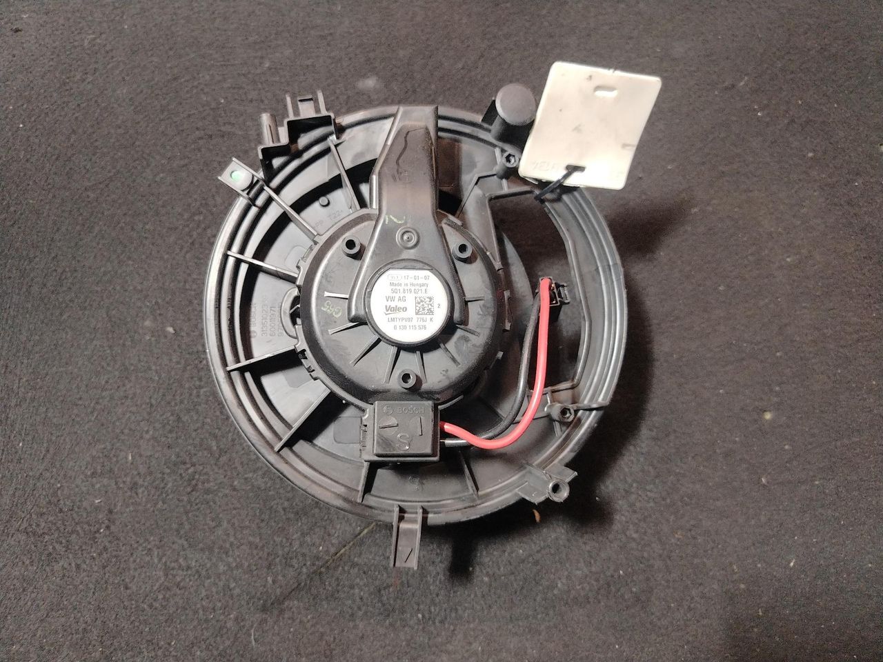 моторчик печки Volkswagen Golf 7 поколение (2012 - 2017), универсал, 0130115576, VL117-01-07, 0130115576, LMTYPV07, 60011971, 97059919, 776J, 501.8191, 3135102369 - фото №1