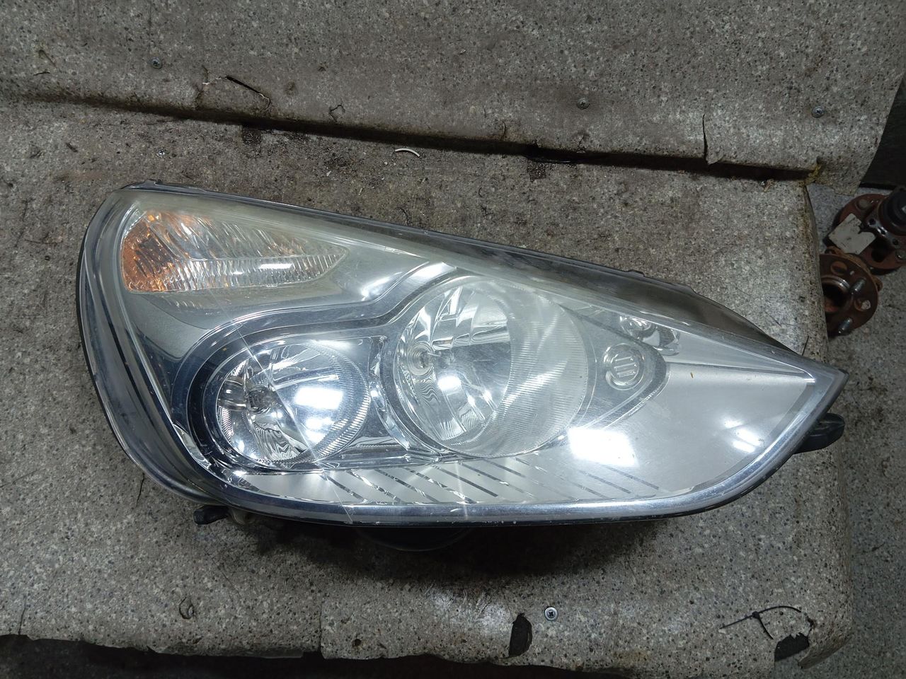 фара правая Ford Galaxy 2 поколение (2006 - 2010), 1EJ009250-02, 6M21-13W029-AF - фото №1