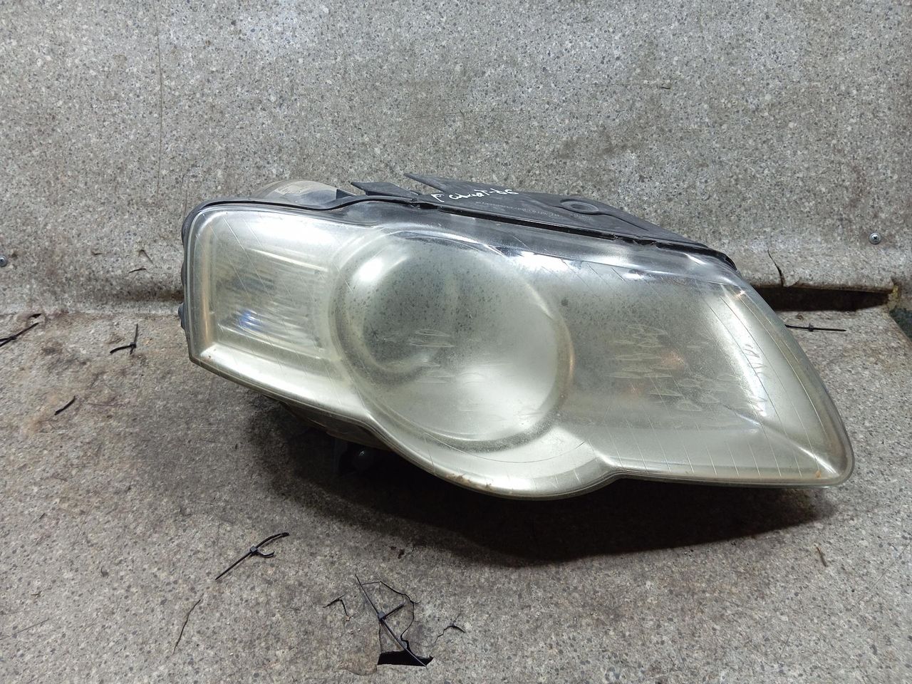 фара правая Volkswagen Passat B6 (2005 - 2010), 3C0941006M - фото №1