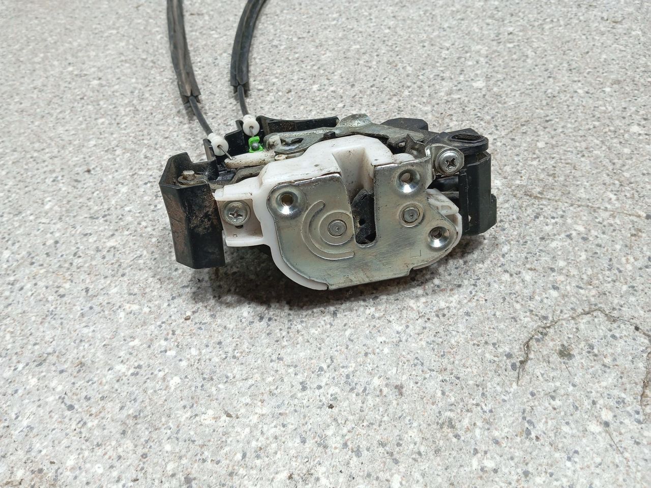 замок двери передней левой Mitsubishi Colt 6 поколение (Z20/Z30) (2002 - 2012), хетчбэк 5 дв. - фото №1