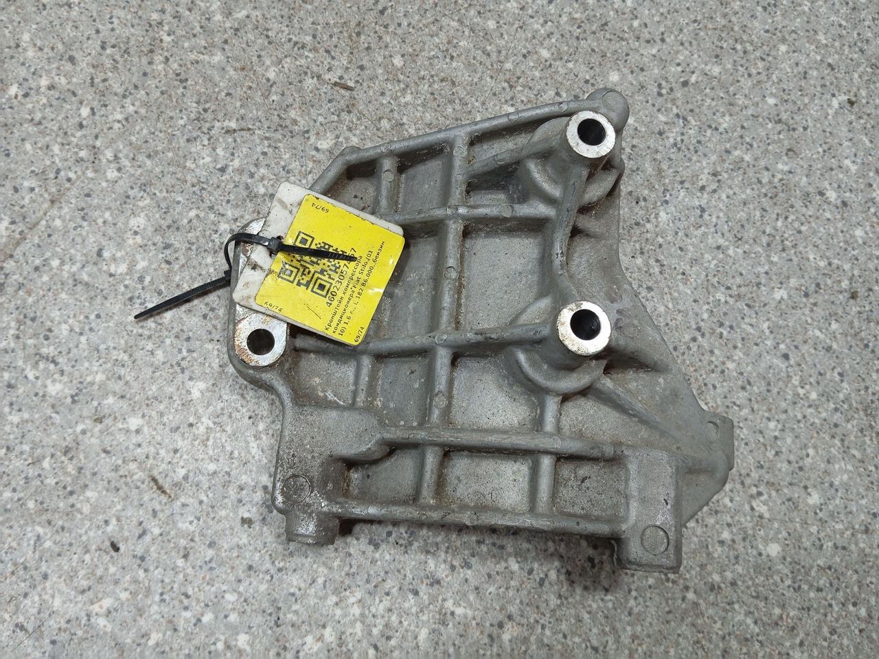 кронштейн компрессора кондиционера Fiat Stilo 1 поколение (2001 - 2010), 1.6 л., i, 182 B6.000, бензин, МКПП - фото №1