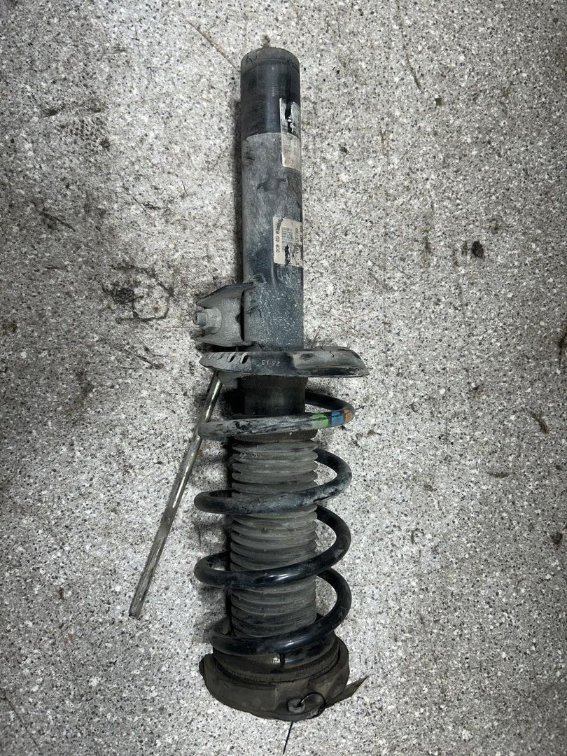 стойка передняя правая Volkswagen Passat B6 (2005 - 2010), 2.0 л., TDi, дизель, 3C0413031N - фото №1