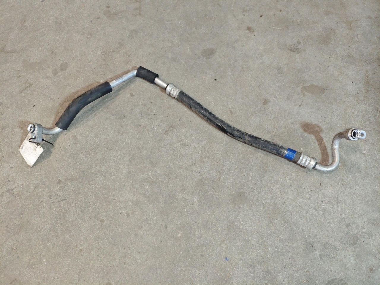 трубка кондиционера Toyota Prius 3 поколение (2009 - 2011), 1.8 л., бензин - фото №1