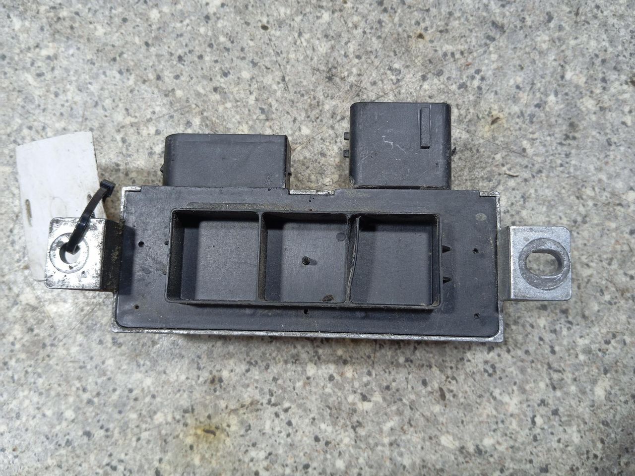 реле накала свечей Renault Trafic 3 поколение (2014 - 2026), 1.6 л., дизель, МКПП, 8200558438A - фото №1